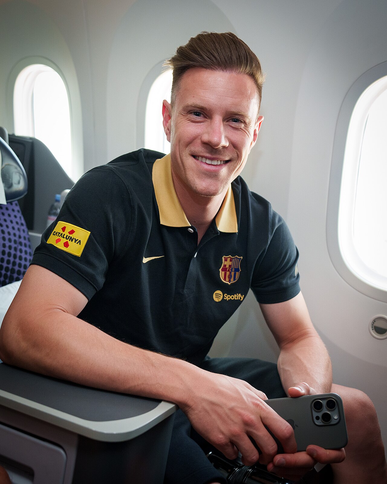 Ter Stegen Ketuk Pintu Ajax, Kursi Maarten Paes di Timnas Indonesia Bisa Goyah?